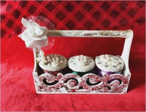 Decorative pearl jars  with wooden tray